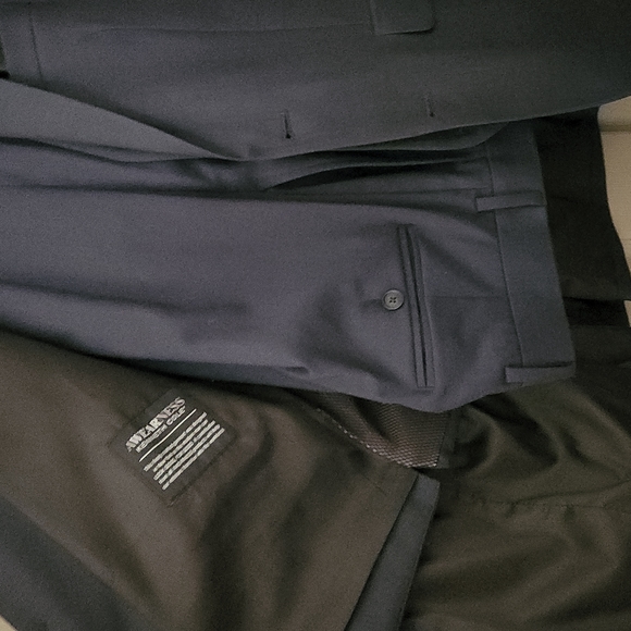 Awearness by Kenneth Cole 3 pcs suit - Picture 3 of 7